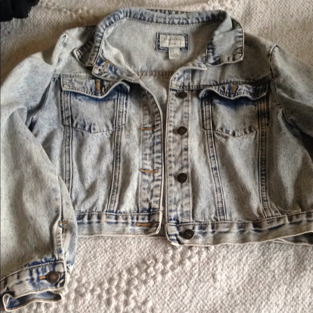 Cropped denim jacket